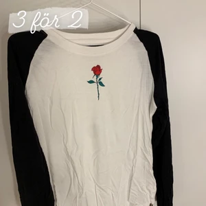 3 för 2 tröja (ros tröja) - 3 för 2 plagg! Går att kombineras med de andra tröjorna som inkluderas i (3 för 2)!!🤍