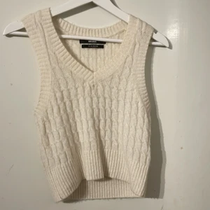 Topp - Säljer denna snygga topp i st S. Säljer för 150kr + frakt💞