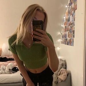Topp - Söt topp som funkar till både vardag och fest! Väldigt skön💚💚(lapp är bortklippen så vet ej vart den är ifrån)