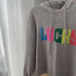 From Future hoodie  - Säljer en så fin kashmir hoodie från From Future! Den är i väldigt bra skick. Köpt för 1800 och säljer för 1000. Nästan aldrig använd och är i storlek S/M. 100% kashmir💕 skriv privat för frågor 