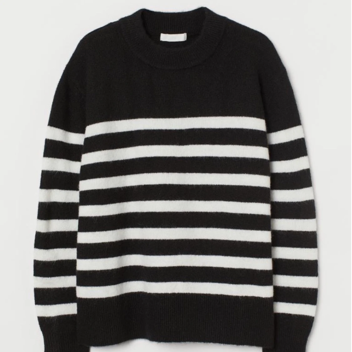 Randig stickad tröja