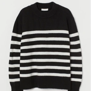 Randig stickad tröja - Super fin stickad randig tröja från HM, slutsåld, köparen står för frakt💞