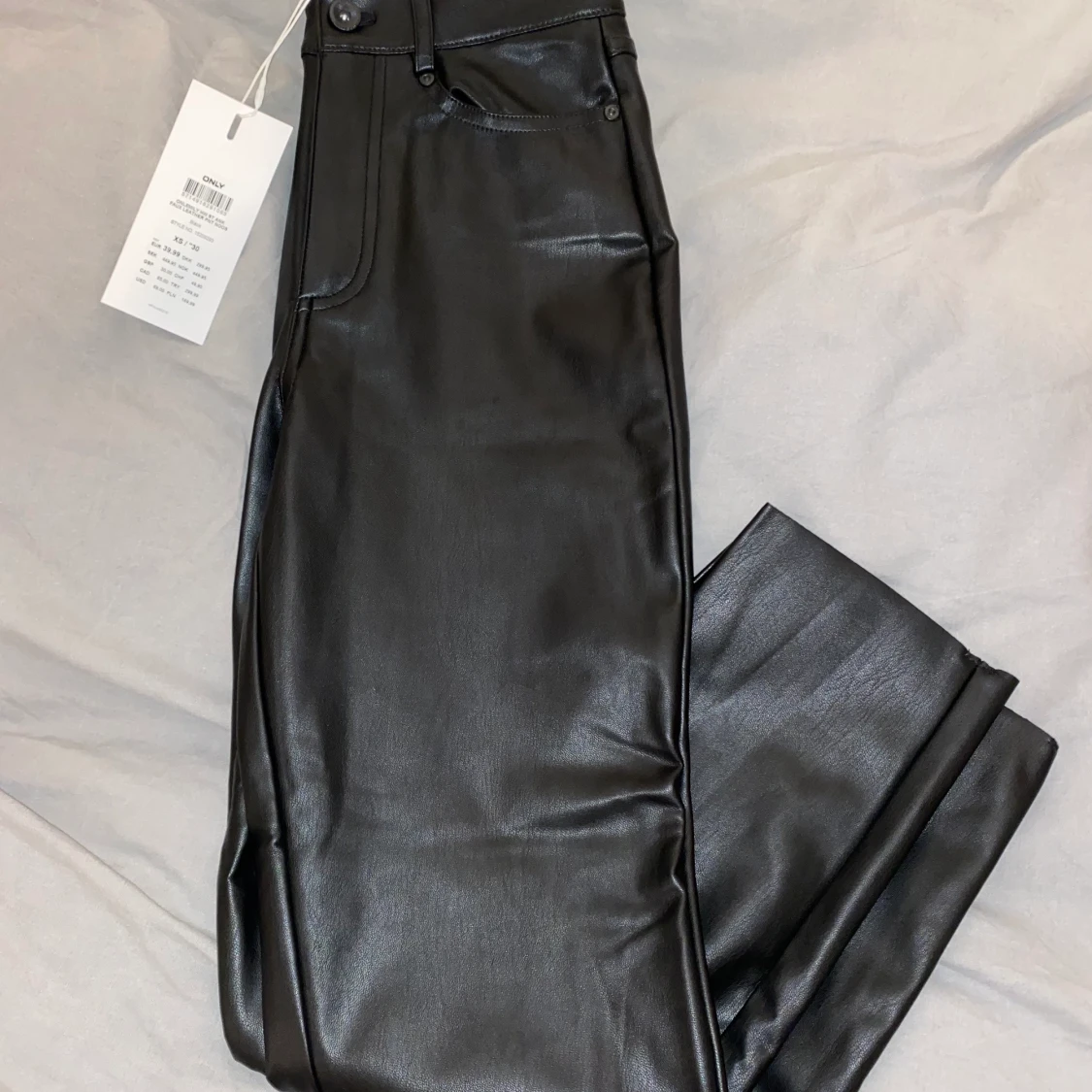 Svarta skinnbyxor - 91