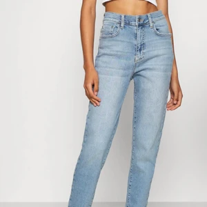 Gina jeans - Helt oanvända jeans så fin färg och passform i midjan säljer endast då de inte passar mig i längden❤️