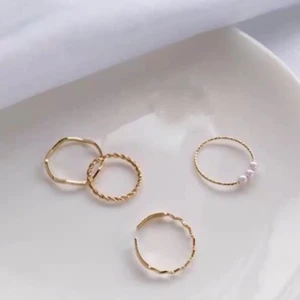 Ringar  - Säljer alla 4 söta ringar för 45kr, om du har frågor kan du fråga mig privat. Frakt tillkommer :)