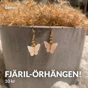 Fjärils-örhängen! - Fjärils-örhängen gjorda utav mig Ellen!                                   10 kr + 13 kr frakt!                                                                 (KÖP 4 PAR= FRAKTFRITT!) ❤️