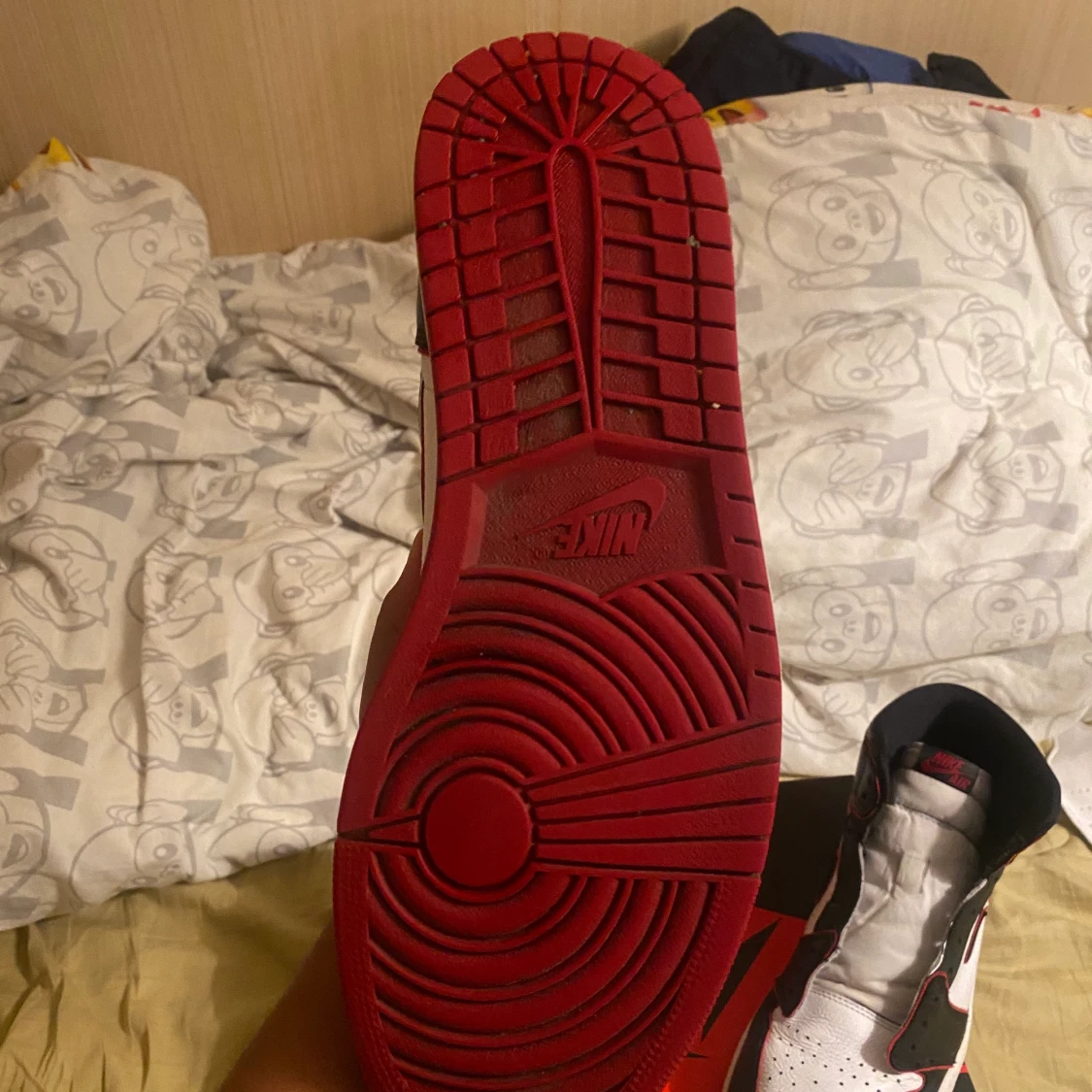 Air Jordan 1 Retro High Bloodline - 90