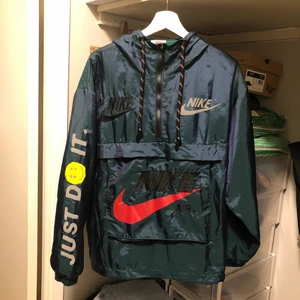 Nike wind breaker - Size: s. 