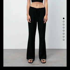 zara byxor - säljer dessa slutsålda zara byxor då dom aldrig kommer till användning(använda 1 gång) köpte i sommras för 300 kr❤️‍🔥frakt ingår inte skriv gärna privat för frågor eller bilder❤️‍🔥