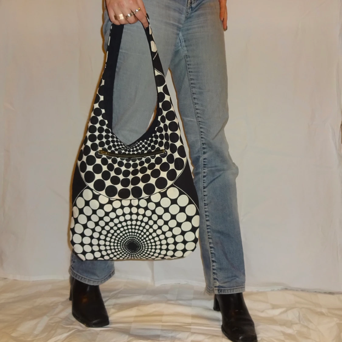 Handsydd svart tygväska / tygpåse