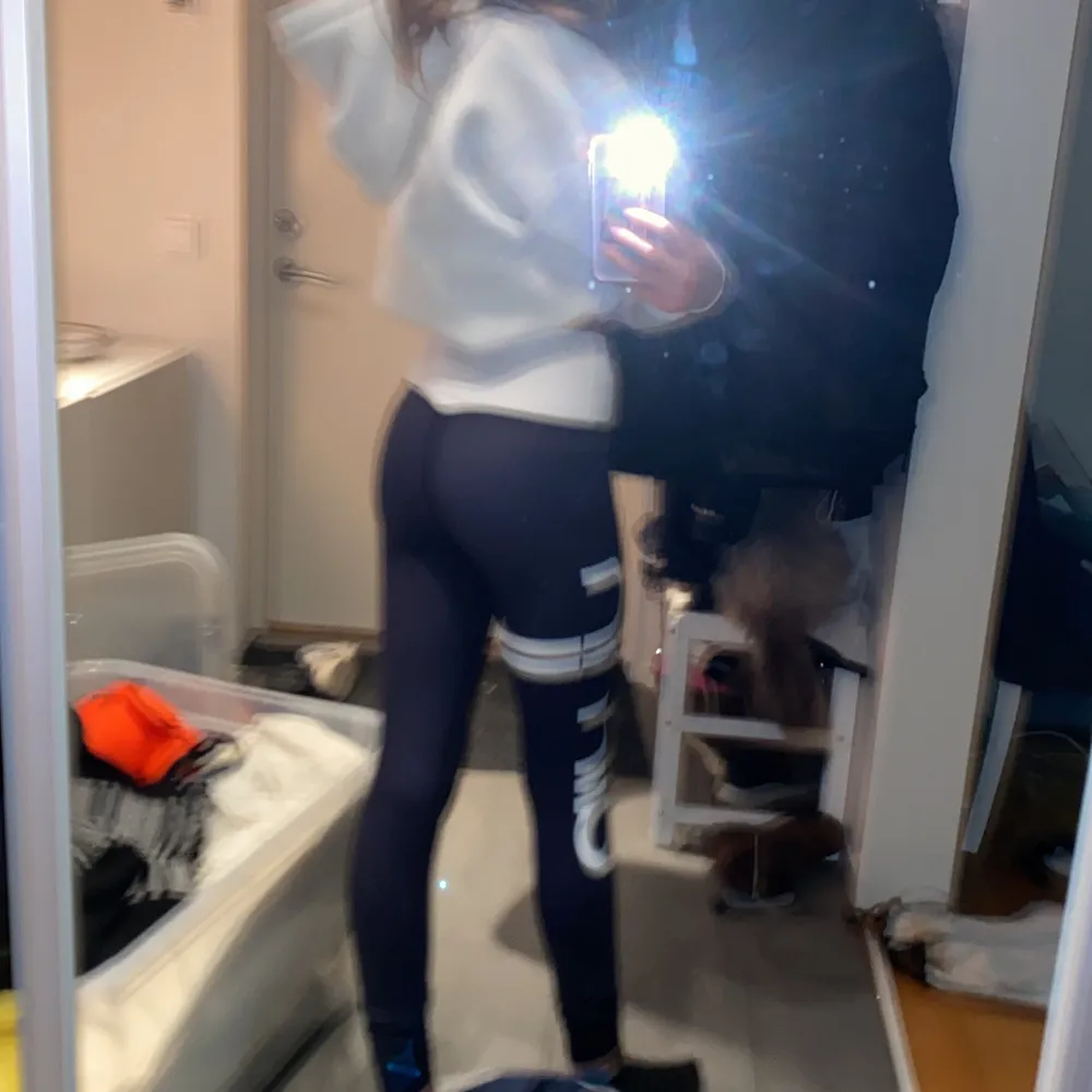 Ett par jättefina Aimn tights som är i storlek XS💗 Tycker om dom mycket men dom har inte kommit till användning nu på sistone för att jag köpte ett par nya men tycker bara bra om dom💗 Skriv privat om ni är intresserade!. Jeans & Byxor.