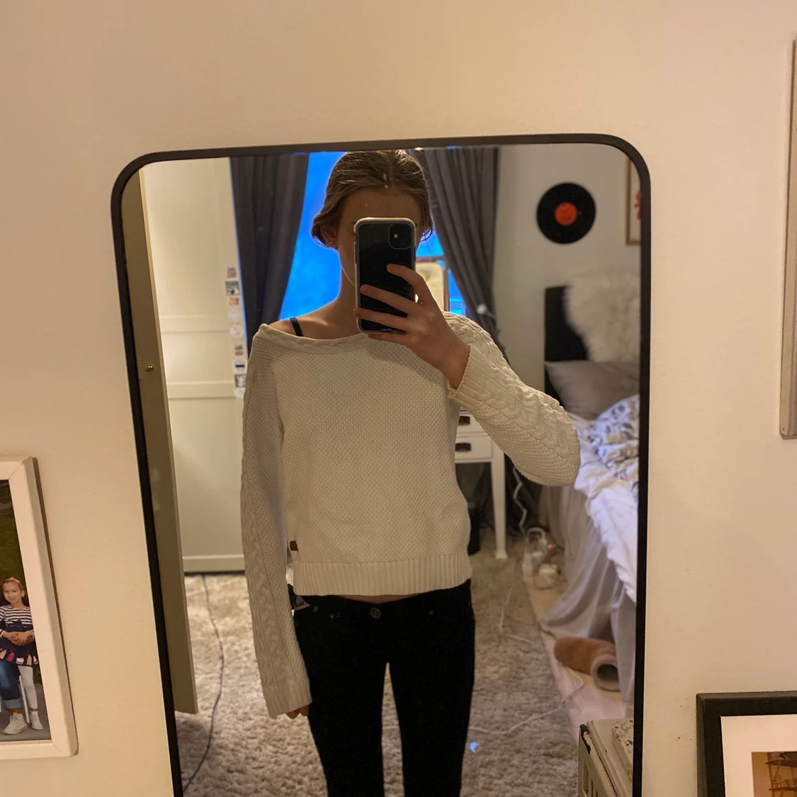 En stickad tröja från peakperformance