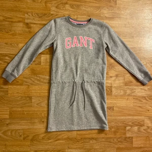 Gant klänning - Äkta gant klänning i mjukis. St 150/ xxxs använd ca 10ggr med regelbundna tvättningar. Ord pris 600kr