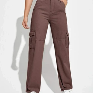 Bruna Cargobyxor  - Helt nya, storlek M, köpt för 250 kr