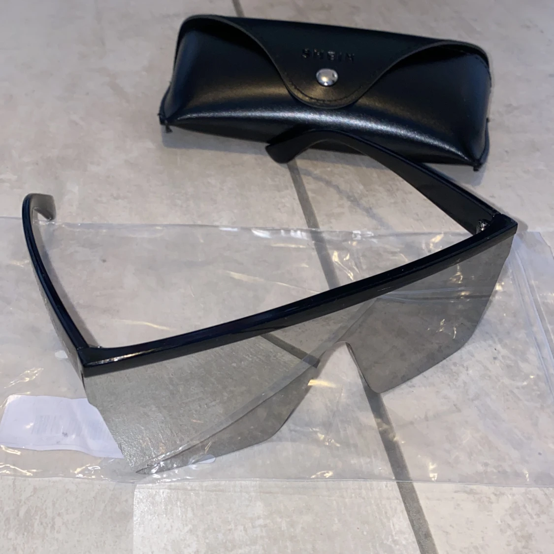 Solglasögon helt nya  - 90