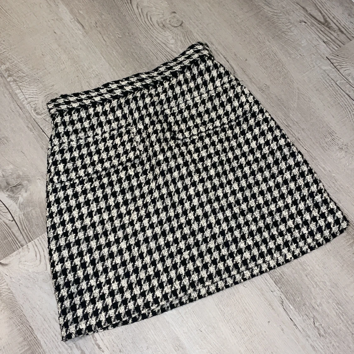 Hundtandsmönstrad kjol