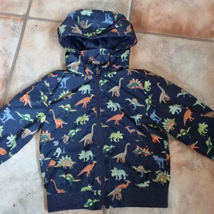 Barn jacka  - Använd ett få par gånger 