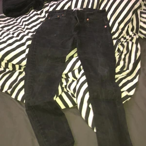 Svarat skinny jeans storlek S - Köpte plagget för 2 år sedan men har bara använts få gånger