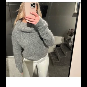 Acne tröja - En jätte fin acne tröja som jag fick i present men den var för liten ❤️ Köpt här på Plick för 500kr storlek S ungefär ☺️ har ingen koll på nypriset men runt 1500kr skulle jag säga ❤️