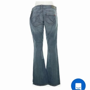 Baggy jeans - Säljer mina lågmidjade ONLY jeans från sellpy jag köpte för ett tag sen, säljer pågrund av att de ej riktigt kommer till användning💋 skriv privat för mått osv, passar bra i längd på mig som är ca 170 lång