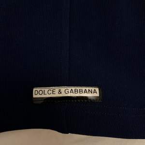 Omgjord vintage topp från Dolce & Gabbana köpt på Humana, knappt använd💙 
