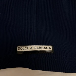 Dolce & Gabbana - Omgjord vintage topp från Dolce & Gabbana köpt på Humana, knappt använd💙 