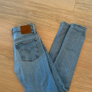 LEVIS 501 Skinny - Passar en XS-S/24/25. 