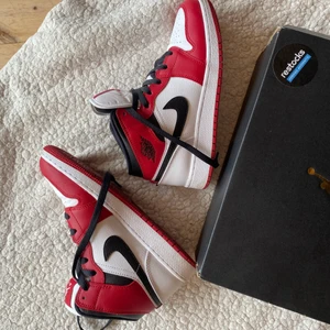Air Jordans - Skor köpta från restocks i storlek 38, knappt använda. 
