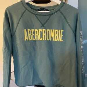 Sweatshirt från abercrombie - Köpt i usa och är i storlek xs. Säljs för den ej kommer till användning❤️❤️