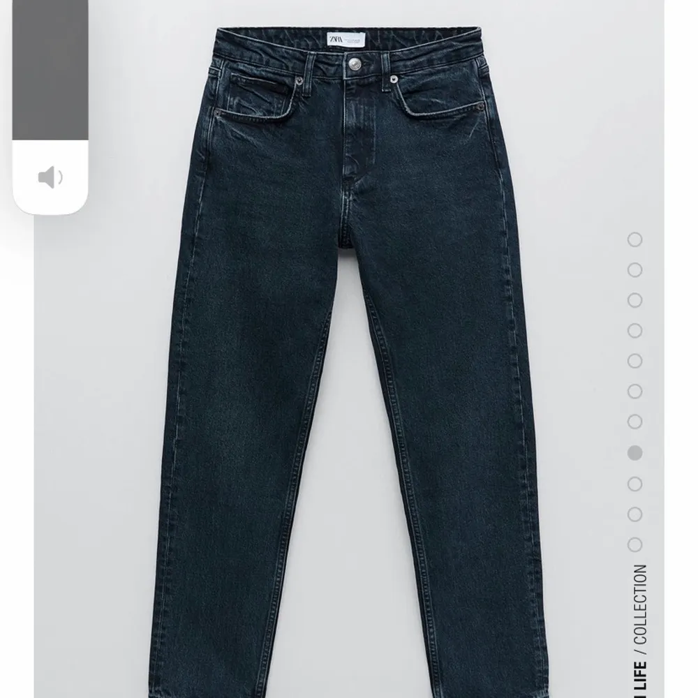 Säljer dessa helt oanvända zara jeans. Nypris : 359. Säljer för  160 + frakt. Storlek 34. Jeans & Byxor.