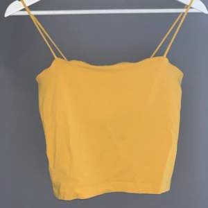 Linne - Det populära ginatricot linnet i storlek M men passar även S Använt sparsamt så är i bra skick!  Köparen står för frakten!