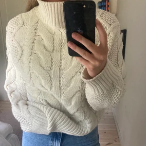 Stickad tröja!  - Jättemysig stickad tröja i storlek S! 🥰🥰vid frågor eller likande är det bara att skriva till mig privat