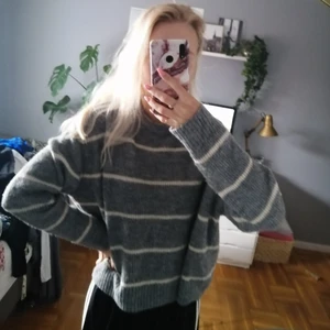 Hm stickad tröja  - Stickad tröja från hm, ej stickig och i bra skick. 110 kr inkl frakt