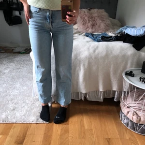 Levi’s jeans - Ribcage straight ljusblå jeans. Köpte jeansen för 1200kr. Frakten ingår inte💞💓