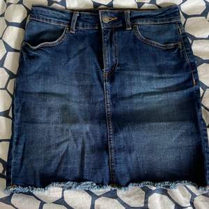 Jätte fin jeans kjol som tyvärr är för liten för mig, använd några ggr.