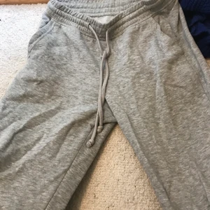 Gråa mjukisar från h&m - Gråa mjukisar sköna inte använda