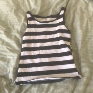 Randigt linne! - Randigt linne med mörk blå och vit, använd 3 gånger!