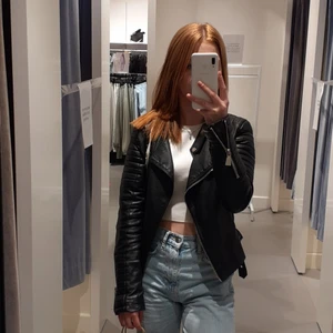 Skin jacka - Säljer nu fin fina skin jacka stl 36 passar även 34