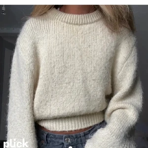 Mysig tröja  - Bilderna är lånade men är exakt samma som på bilderna. Tröjan är i som gott i nyskick då den kanppt är använd. 
