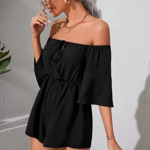 Kort byxdress - Bilderna e från shein. Säljer denna byxdress i storlek M. Helt oanvänd (bara provad). Möts upp i Stockholm men kan fraktas (dock betalar köparen för frakten). Oklart fraktpris