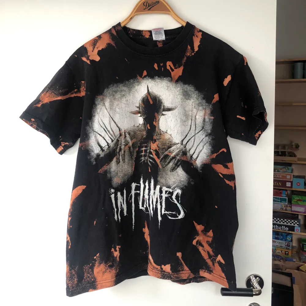 Tisha (merch antagligen) m bandet In Flames. Jättenice passform 🌟. T-shirts.