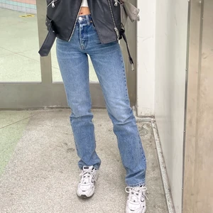 Zara jeans - Köpta igår, men var inte riktigt min stil men tyvärr tog ja bort prislappen smart som man är. 