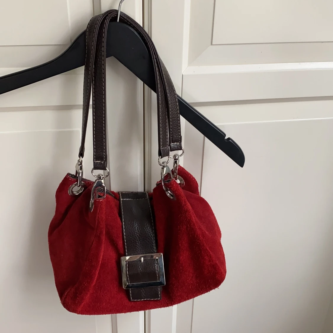 Röd axelväska 