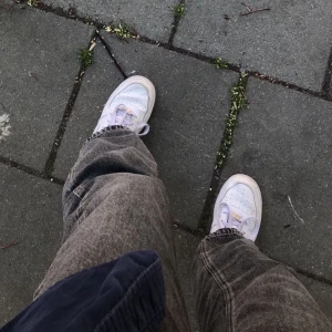 Zara jeans - Säljer dessa favoriter i strl 34 från zara då dom inte kommer till användning längre. Jeansen är slutsålda på hemsidan. Jag är 178cm men har inte super långa ben🥰 betalning sker via swish och köparen står för frakt❤️