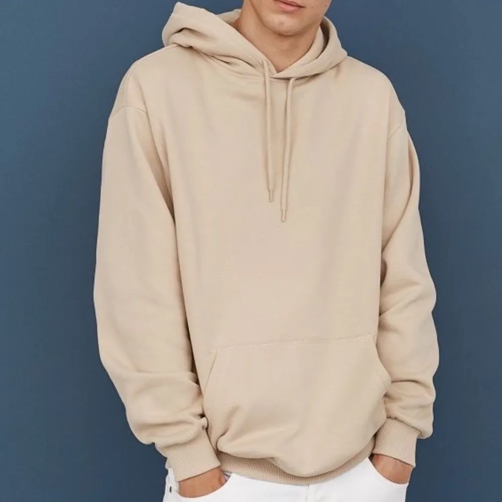 Skön hoodie som är använd max 5 ggr! Sitter snyggt oversized på en xs-m typ💖. Hoodies.