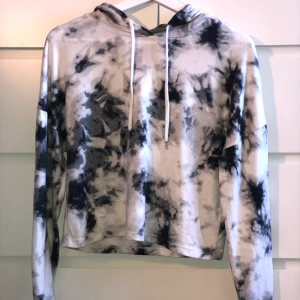 Tröja - Fin tröja, använd ett fåtal gånger. Väldigt mjukt och fint material. ❗️frakt tillkommer❗️