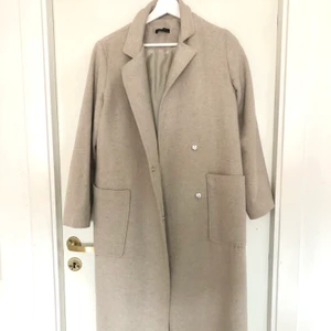 Kappa - Beige kappa i gott skick. Passar allt från XS-M beroende på passform