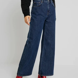 Weekday Ace Ohio Blue - Weekday Ace Ohio Blue (säljs inte längre) köpta på plick men måste tyvärr sälja vidare då de var för stora för mig. I fint skick och inte alls mycket använda! Storlek 28/30. Köparen står för frakten men kan också mötas upp i sthlm💜