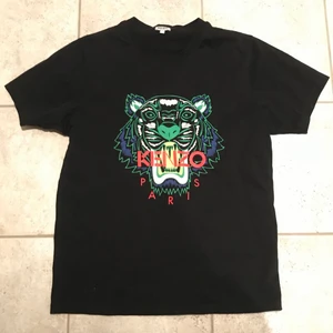 KENZO t-shirt - Svart t-shirt i väldigt bra skick. Nästan aldrig använt den. 
