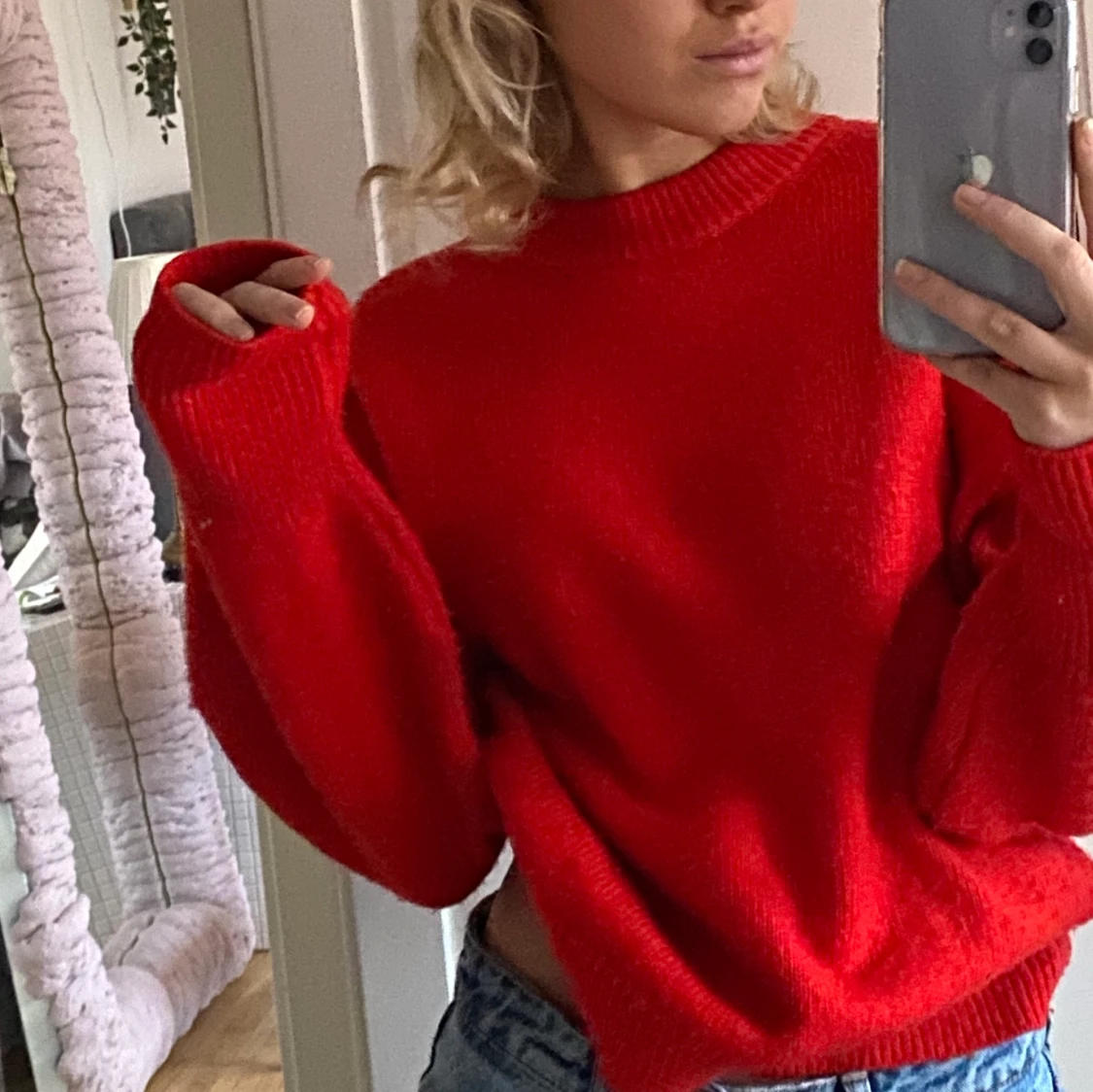 Röd stickad tröja 
